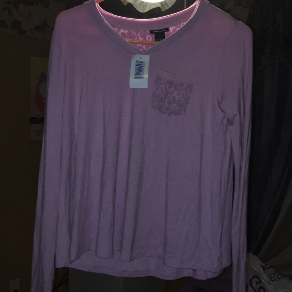 RUE 21 LONG SLEEVE T-SHIRT SIZE SMALL